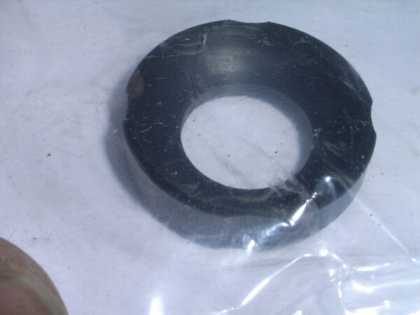 SEAT VALVE P/N 255753PC8 - Image 2